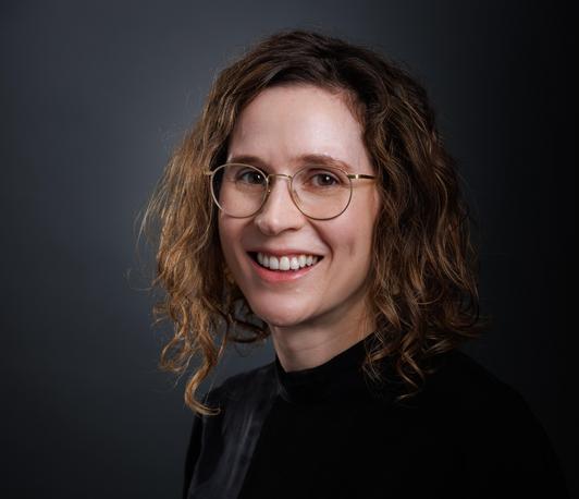 Portrait photo of Rebecca Elliott